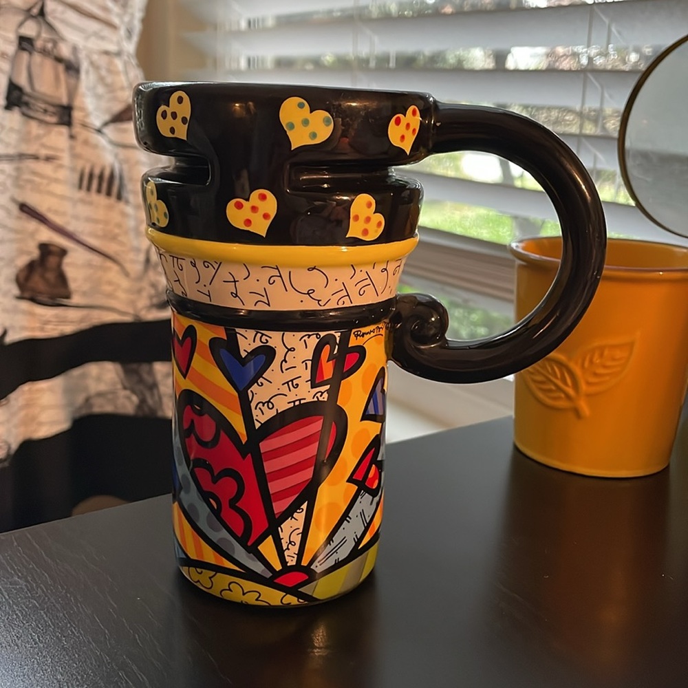 Romero Britto Mug w/lid